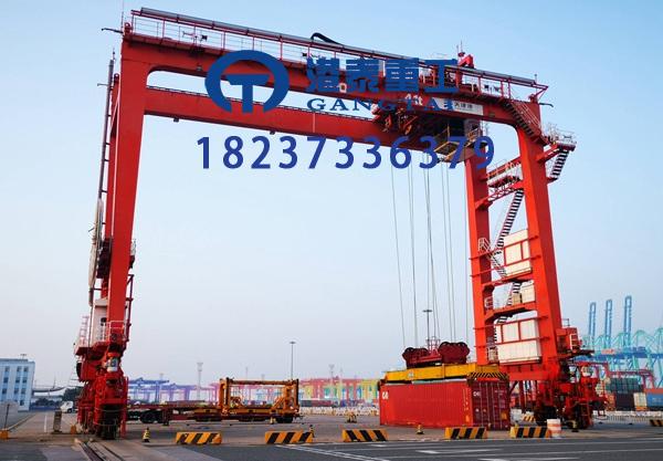 集裝箱門(mén)式起重機(jī)的吊具防搖系統(tǒng)是如何減少集裝箱擺動(dòng)的